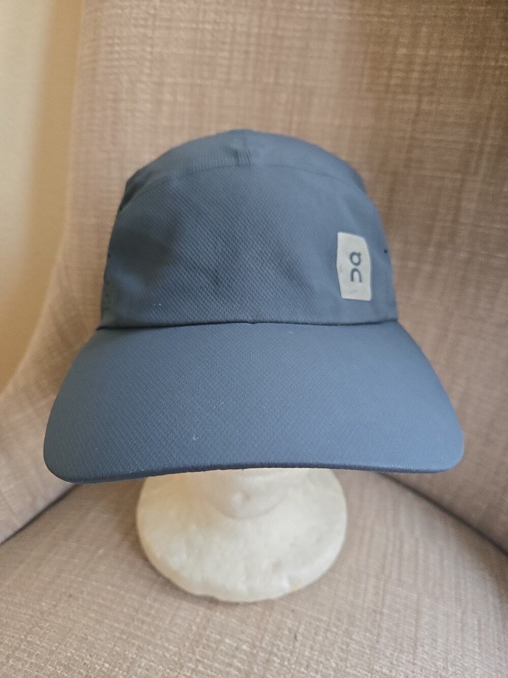 On Cloud Running Hat Lightweight Vented Strapback Cap Unisex Blue Grey